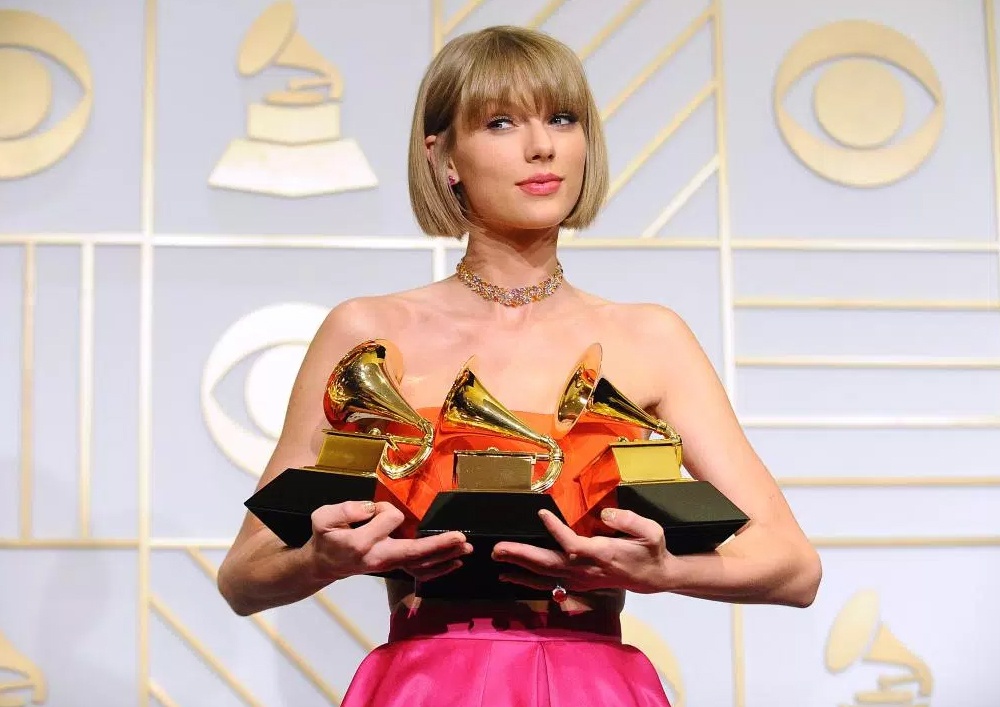 Katy Perry coi giai thuong deu gia doi anh 3