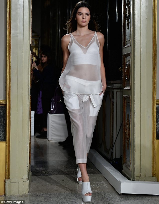 cach khoe bralette dep anh 16