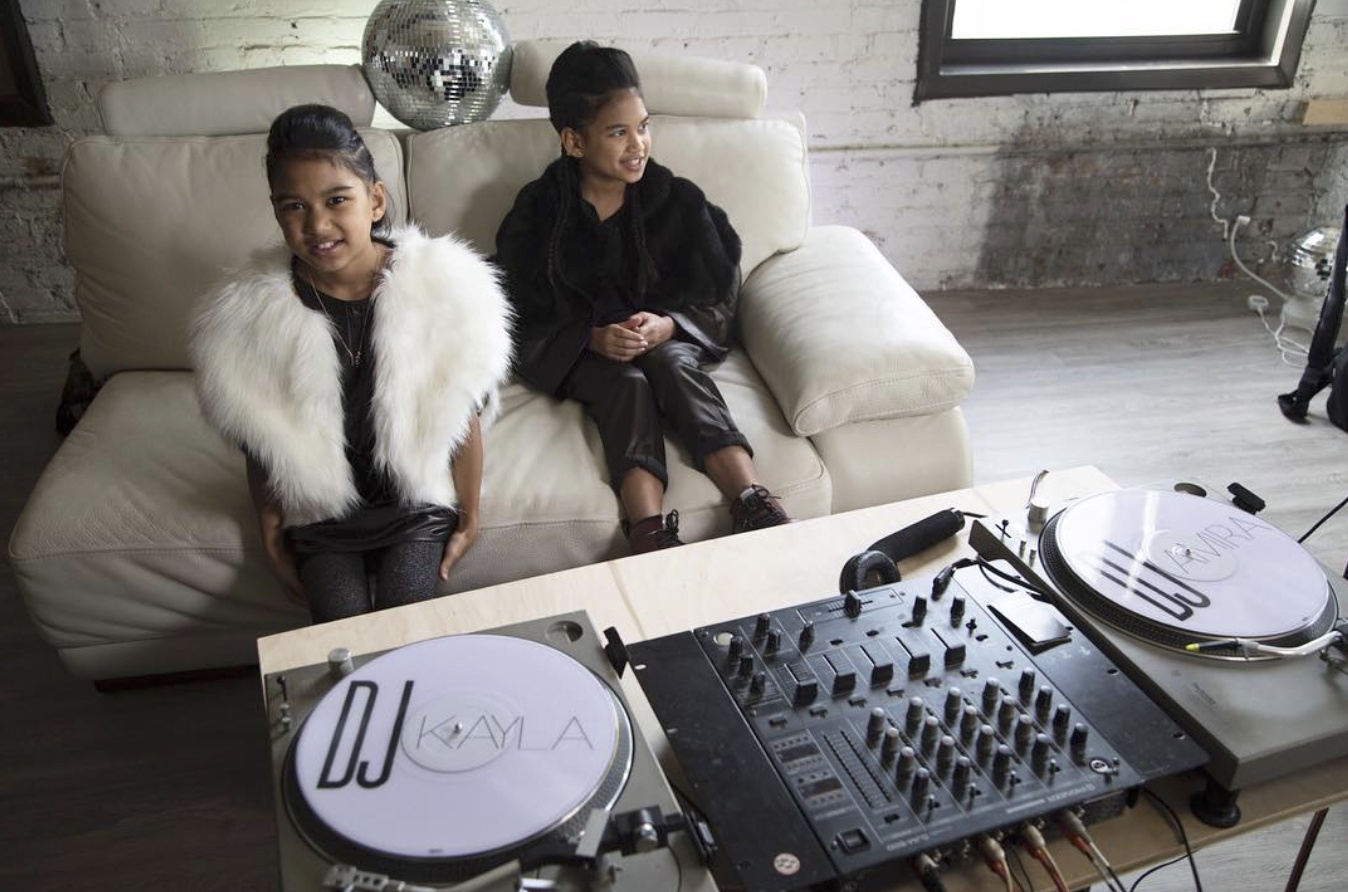 DJ nhí sinh đôi Amira & Kayla  ảnh 1 DJ nhi sinh doi Amira & Kayla anh 1