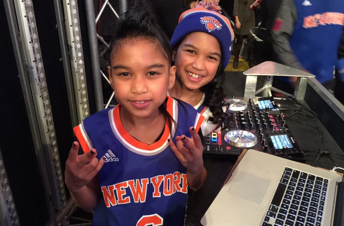 DJ nhí sinh đôi Amira & Kayla  ảnh 2 DJ nhi sinh doi Amira & Kayla anh 2