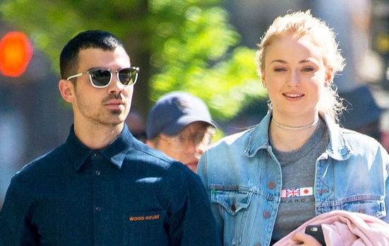 Sao 'Game of Thrones' lan dau chia se ve tinh yeu voi Joe Jonas hinh anh