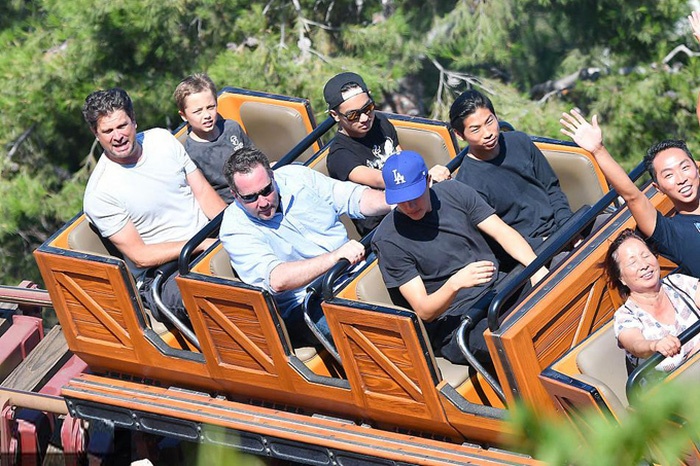 Angelina Jolie dua con di choi mung sinh nhat anh 7