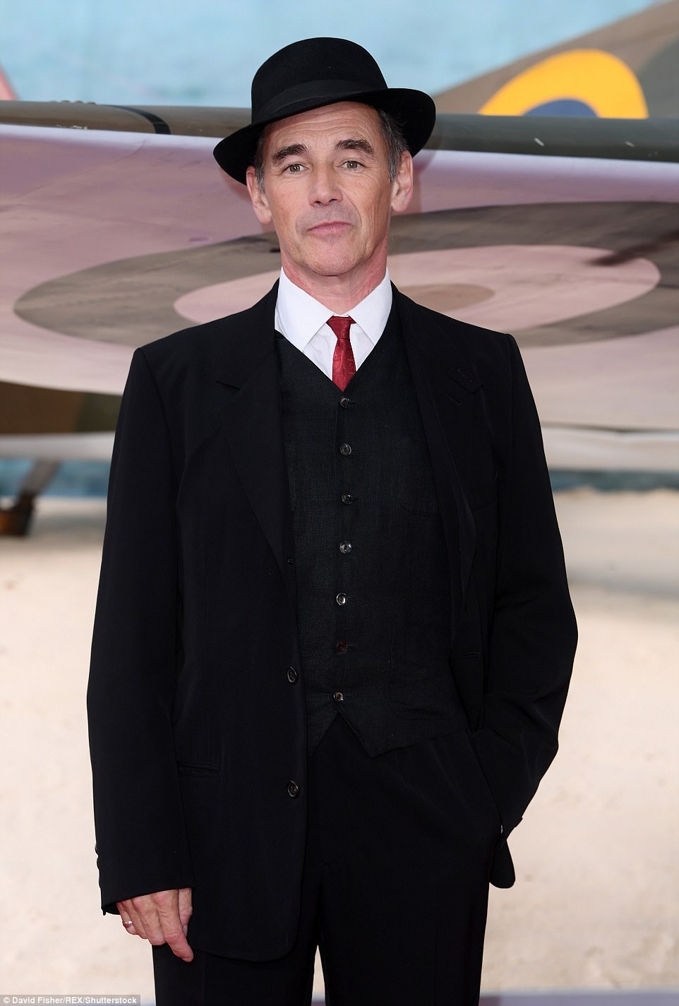 dan sao nam dien trai ra mat Dunkirk o London anh 12