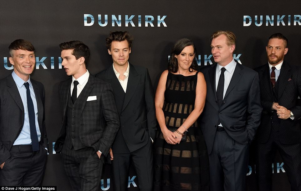 dan sao nam dien trai ra mat Dunkirk o London anh 1