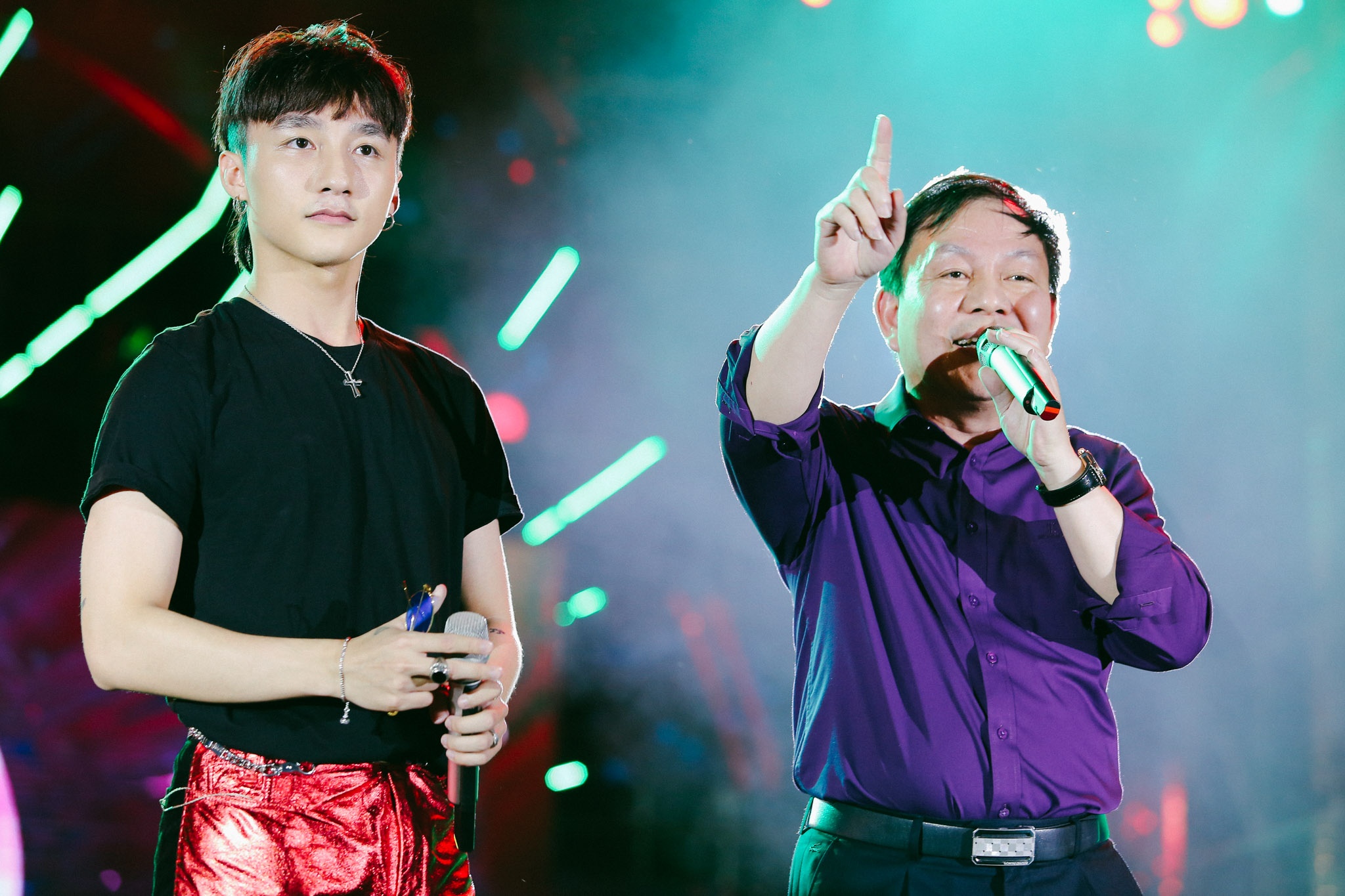 Son Tung MTP song ca voi pho tong giam doc Vietel anh 1