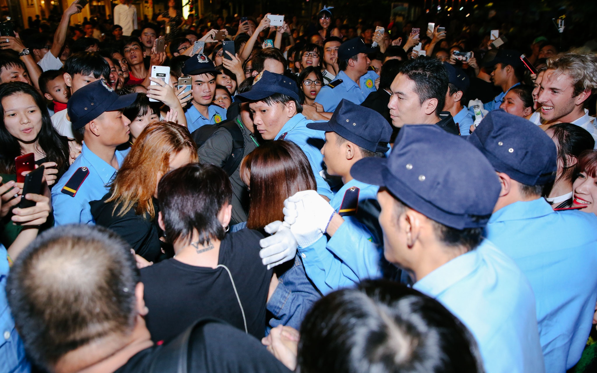 Son Tung MTP song ca voi pho tong giam doc Vietel anh 15