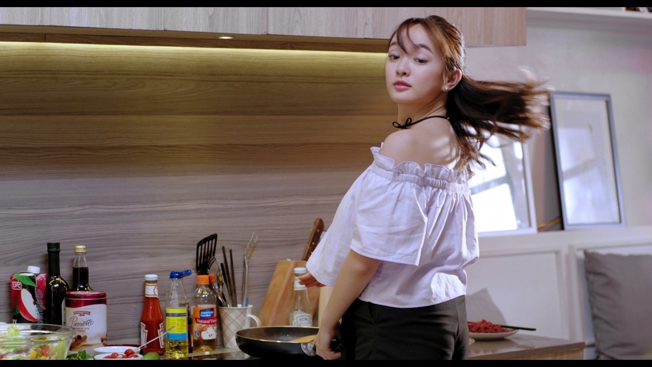 Cô gái đến từ hôm qua và Em chưa 18  ảnh 2 Co gai den tu hom qua va Em chua 18 anh 2