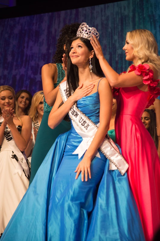 Hoa hau tuoi teen My 2017 anh 2