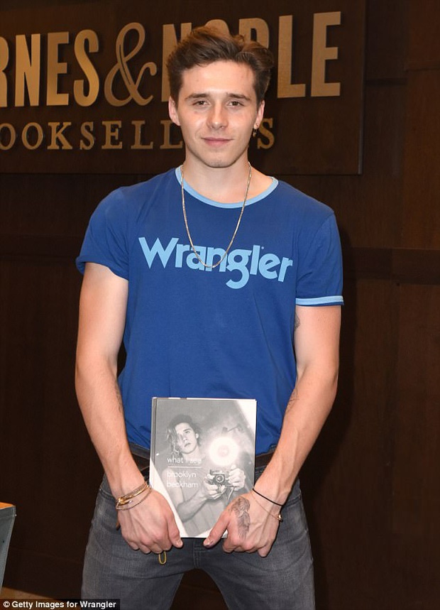 buoi ra mat sach cua Brooklyn anh 1