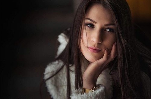 Nguoi dep goc Viet dang quang Hoa hau hoan vu Na Uy 2017 hinh anh