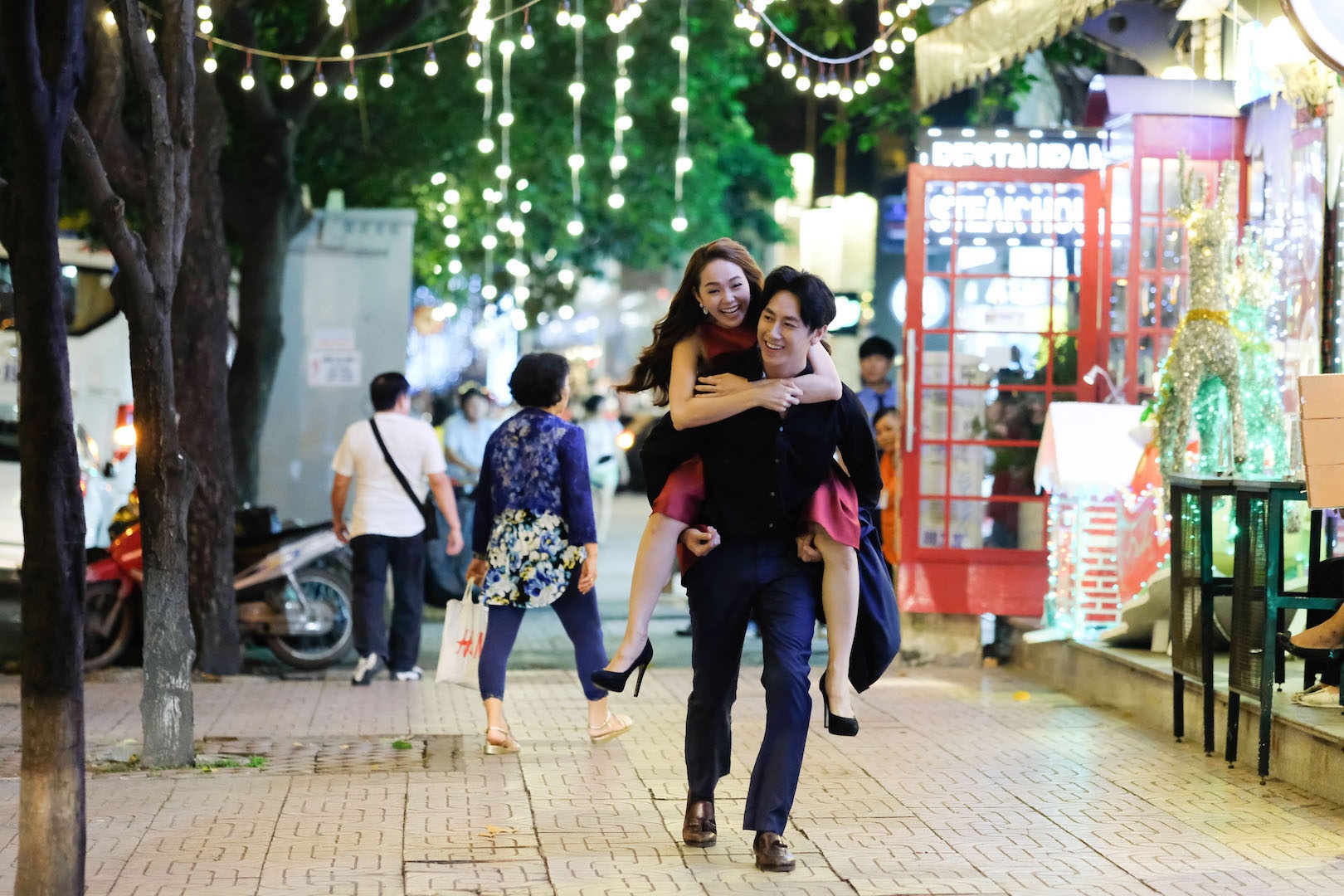 Minh Hằng nói về cảnh hôn với Rocker Nguyễn ảnh 1 Minh Hang noi ve canh hon voi Rocker Nguyen anh 1