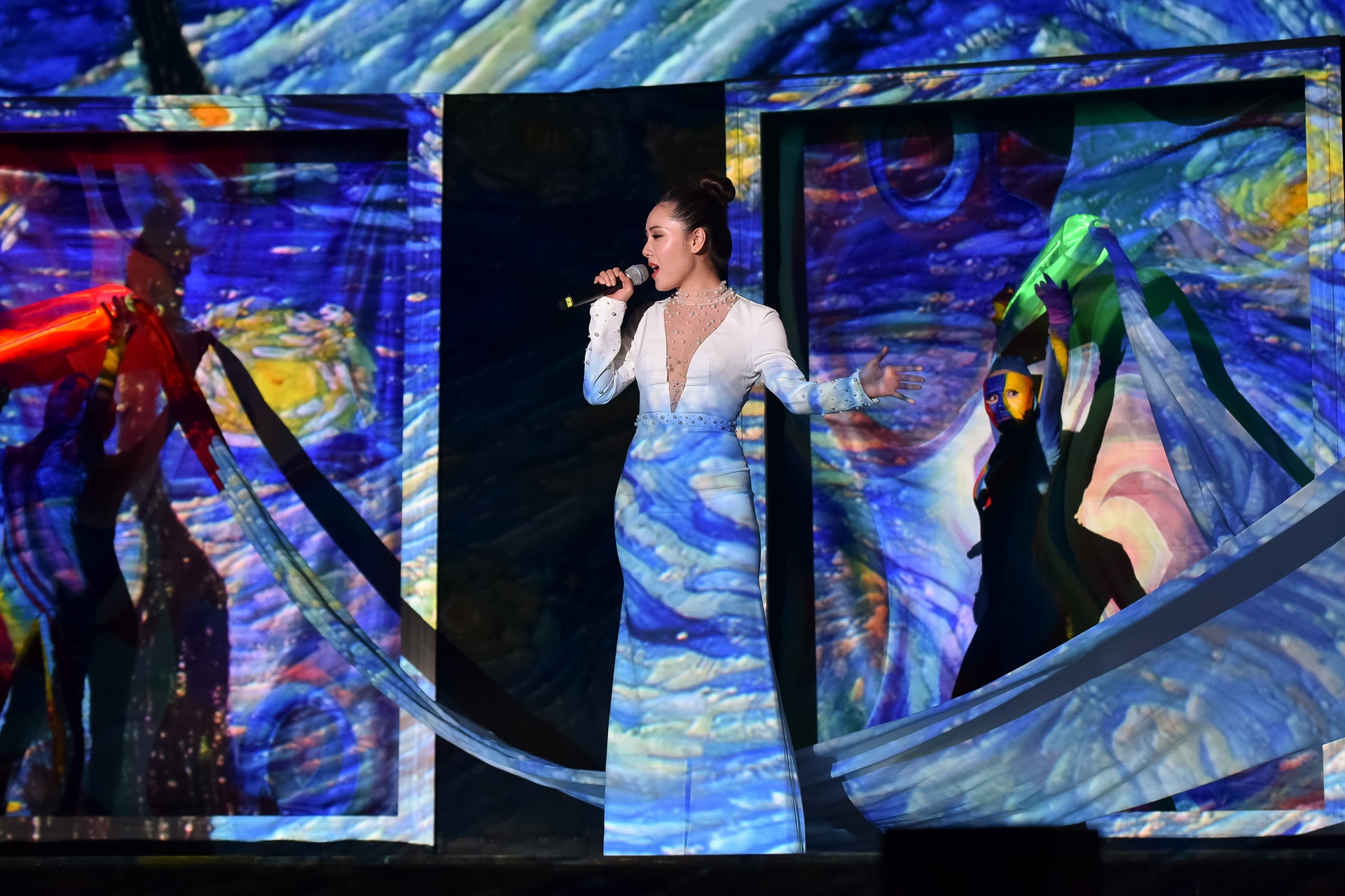 My Tam song ca voi Dam Vinh Hung anh 8