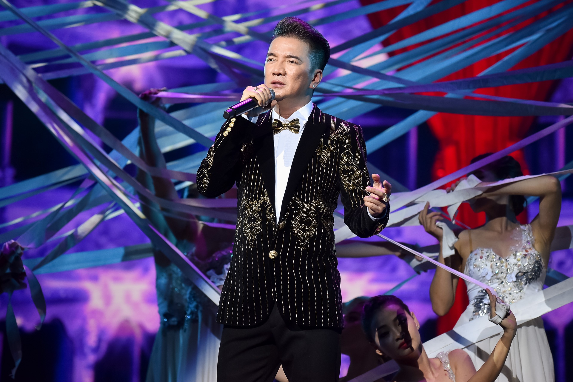 My Tam song ca voi Dam Vinh Hung anh 5