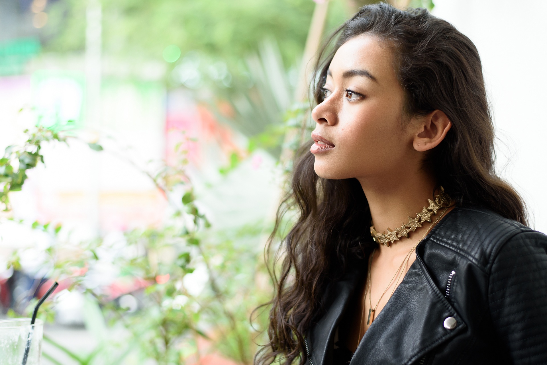 Cindy V the hien hai ca khuc bang tieng Anh va tieng Viet hinh anh