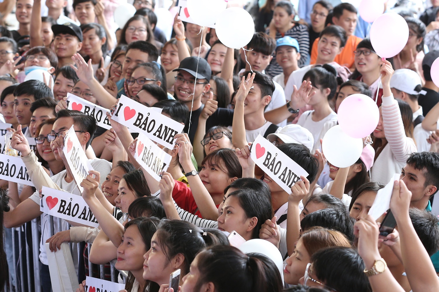 Bảo Anh lập kỷ lục fan meeting lớn nhất ảnh 7 Bao Anh lap ky luc fan meeting lon nhat anh 7