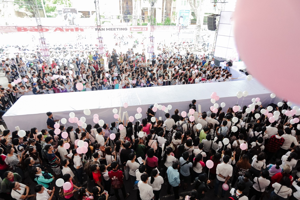 Bảo Anh lập kỷ lục fan meeting lớn nhất ảnh 3 Bao Anh lap ky luc fan meeting lon nhat anh 3