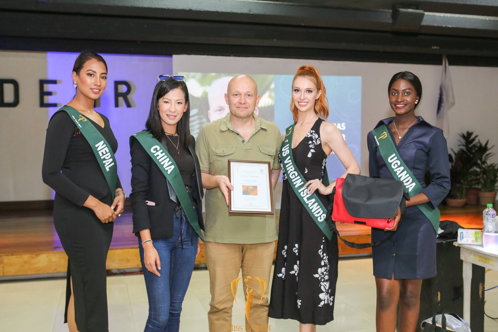 thoi trang quyen ru cua Ha Thu o Miss Earth 2017 anh 12