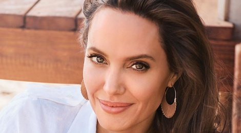 Angelina Jolie rang ro trong bo anh chup o chau Phi hinh anh
