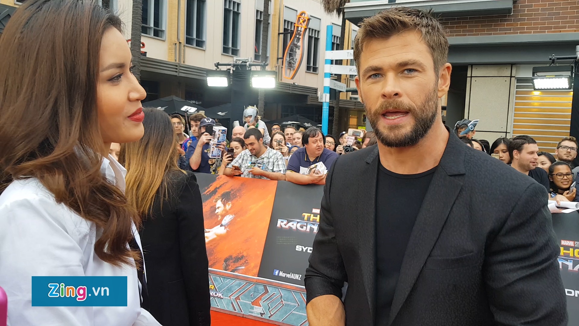Dan dien vien bom tan 'Thor: Ragnarok' cam on khan gia Viet Nam hinh anh