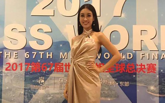 Hoa hau My Linh gay that vong vi trang phuc du tiec kem sang hinh anh