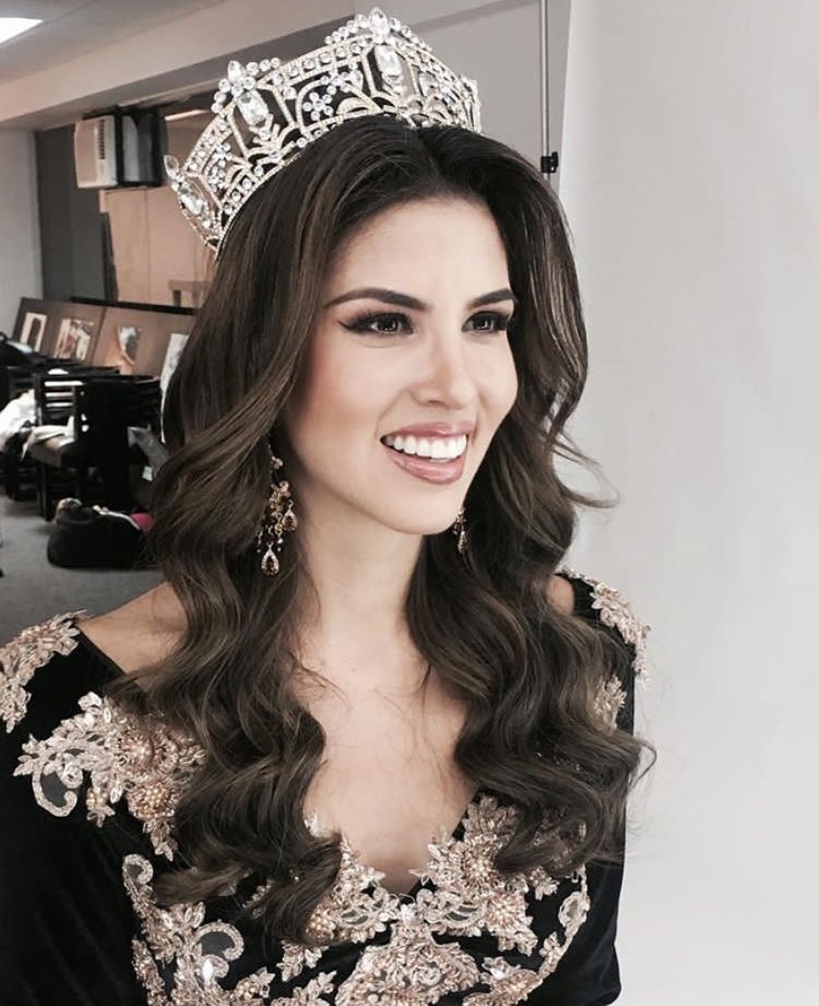 chan dung nhan sac Hoa hau Hoa binh quoc te anh 9