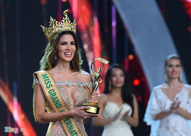 chan dung nhan sac Hoa hau Hoa binh quoc te anh 1