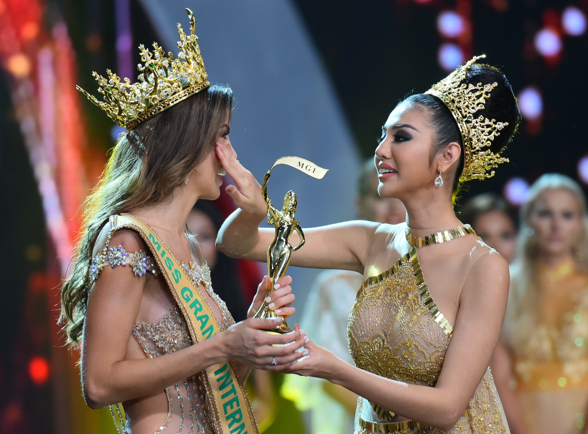 Khoanh khac dang quang cua tan Hoa hau Hoa binh 2017 hinh anh