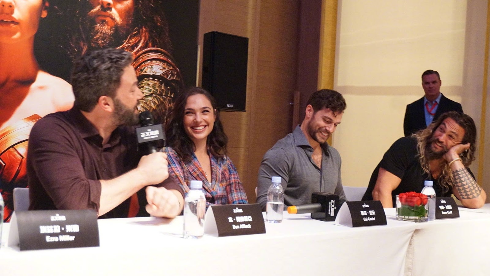 Henry Cavill xuat hien o hop bao Justice League anh 6