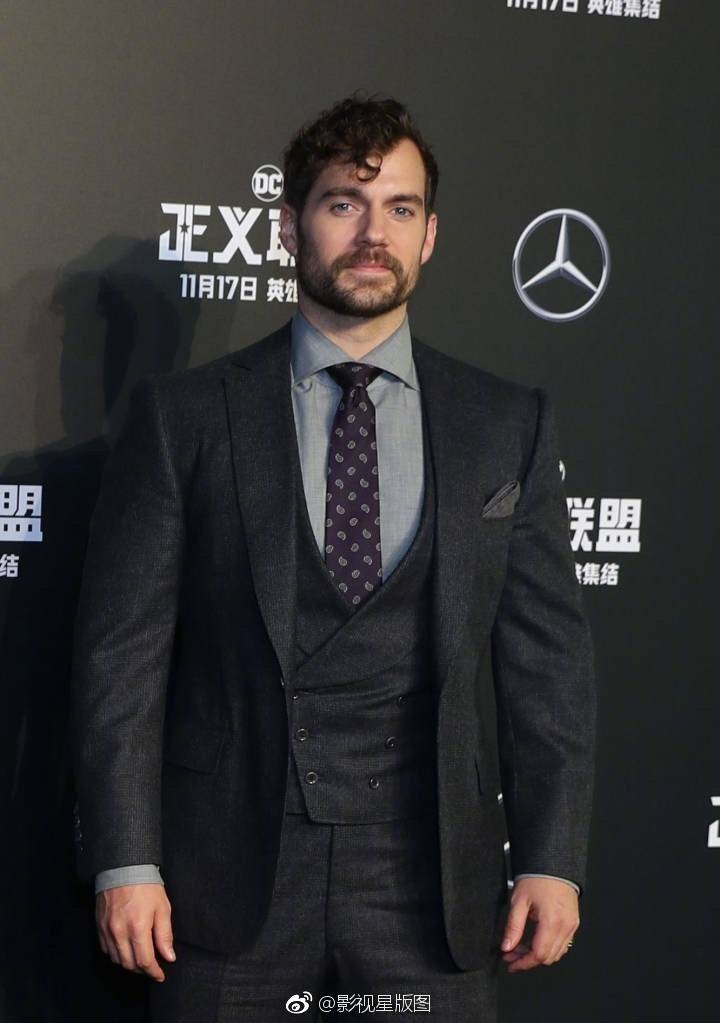Henry Cavill xuat hien o hop bao Justice League anh 3