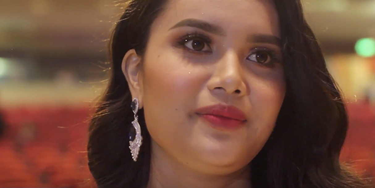 A hau 1 Dieu Thuy so sanh minh voi tan Hoa hau hinh anh