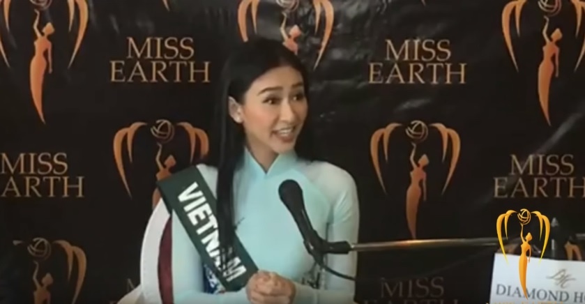 Ha Thu tra loi phong van bang tieng Anh troi chay hinh anh