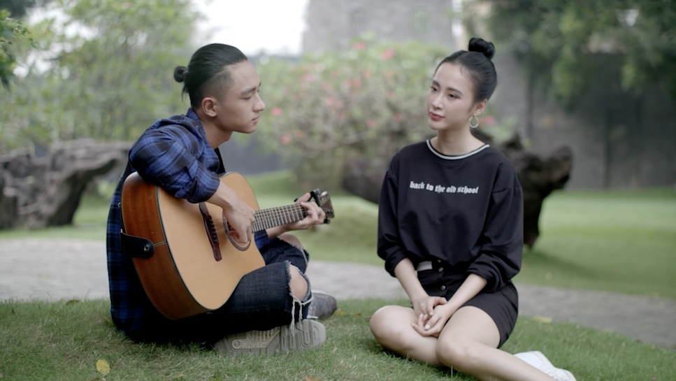 'Glee 11': Huu Vi tro tai danh dan guitar va hat 'Ba ke con nghe' hinh anh