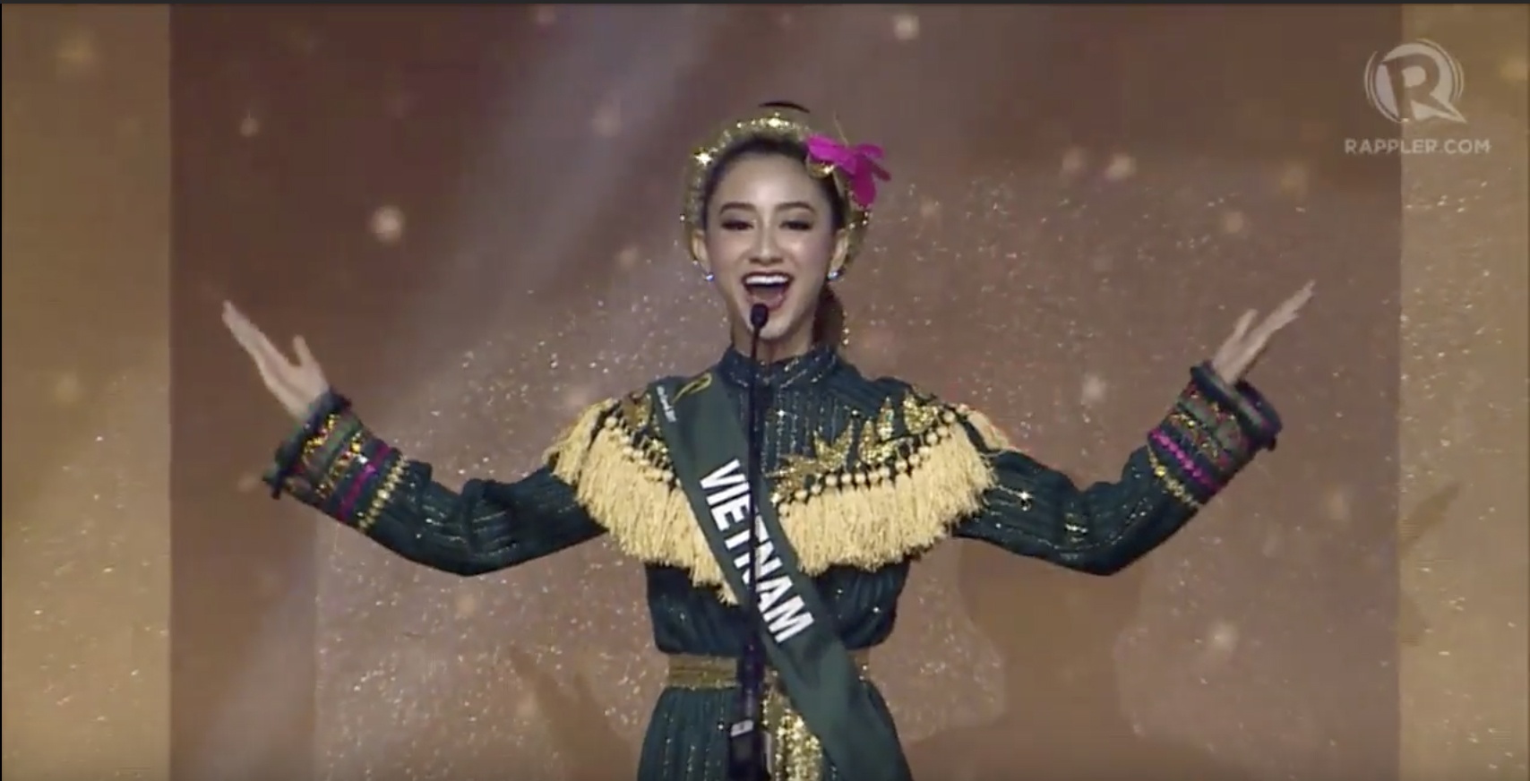 Ha Thu gioi thieu ban than trong chung ket Miss Earth hinh anh