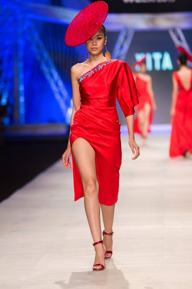 Angela Phuong Trinh dien do noi bat anh 9