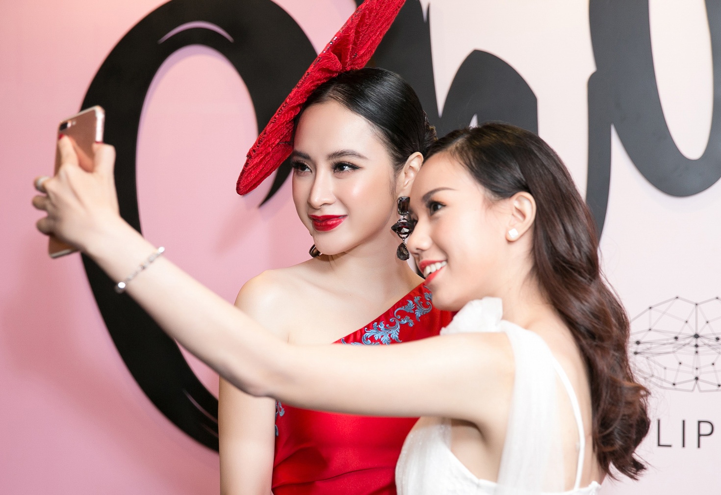 Angela Phuong Trinh dien do noi bat anh 7