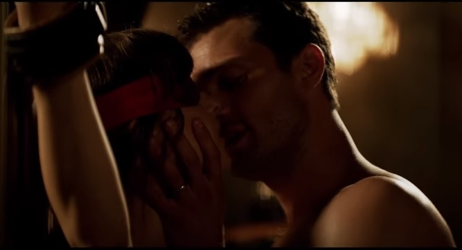 Phan cuoi '50 sac thai' tiep tuc gay chu y voi canh nong hinh anh