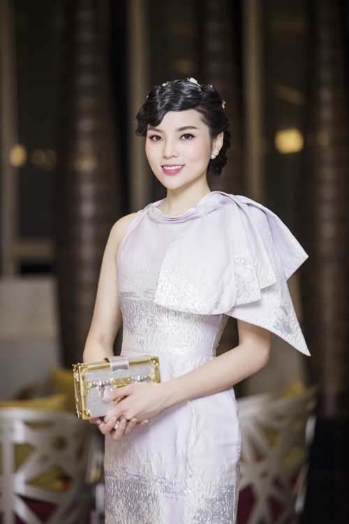 lot xac thoi trang cua Ky Duyen anh 4