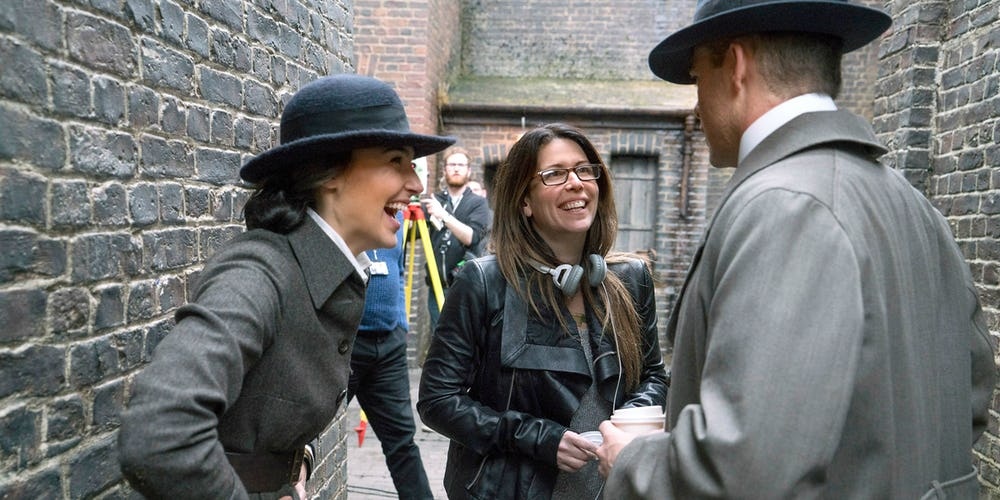 6.000 fan khieu nai viec 'Wonder Woman' truot de cu Qua cau vang hinh anh