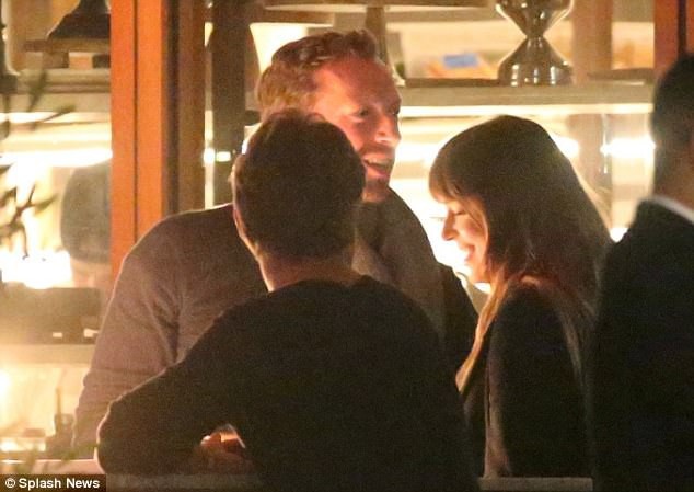 Dakota Johnson và nam ca sĩ Chris Martin hẹn hò ảnh 1 Dakota Johnson va nam ca si Chris Martin hen ho anh 1