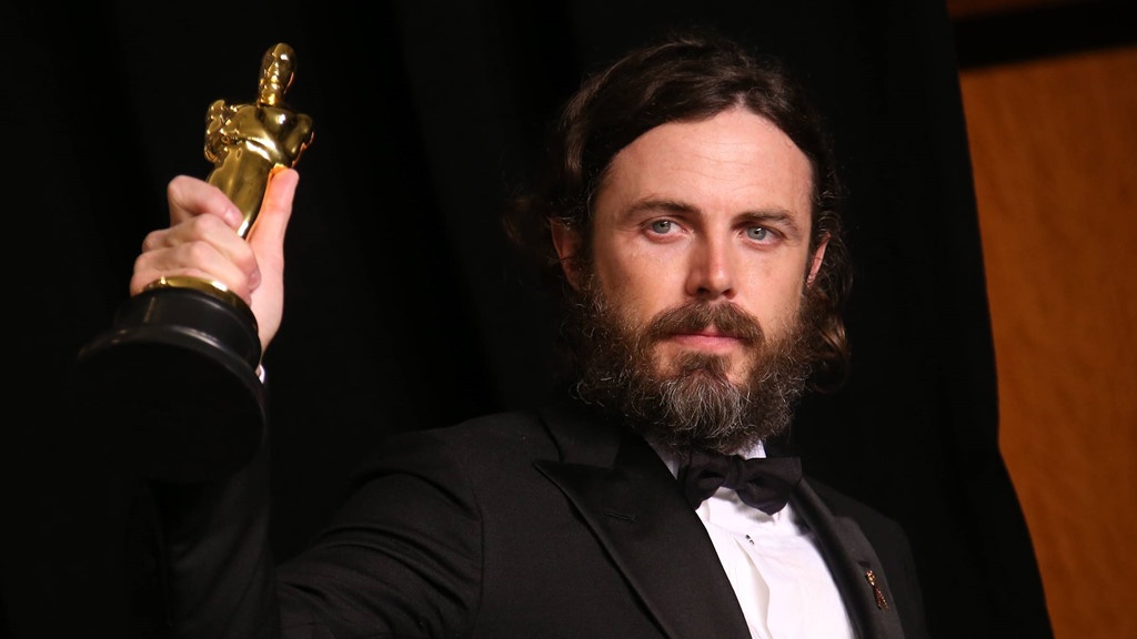 Casey Affleck se khong xuat hien o le trao giai Oscar 2018 hinh anh