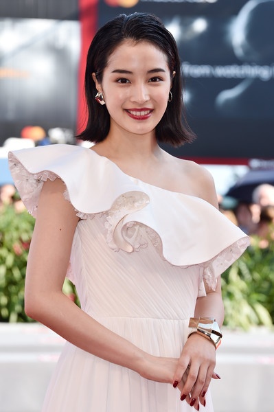 nhan sac nu than Nhat Ban Hirose Suzu anh 12