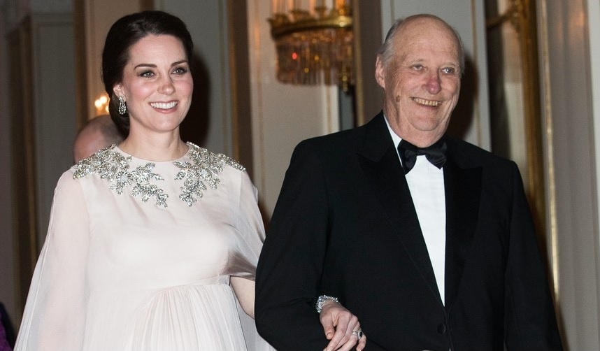 Thoi trang 'bau bi' dam net quy toc cua cong nuong Kate Middleton hinh anh