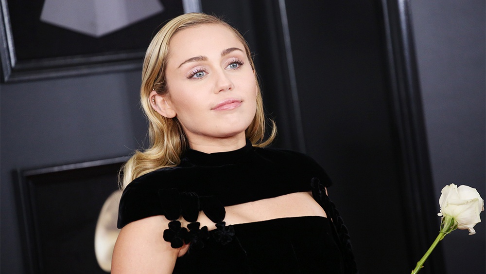 Miley Cyrus bị kiện 300 triệu USD  ảnh 1 Miley Cyrus bi kien 300 trieu USD anh 1