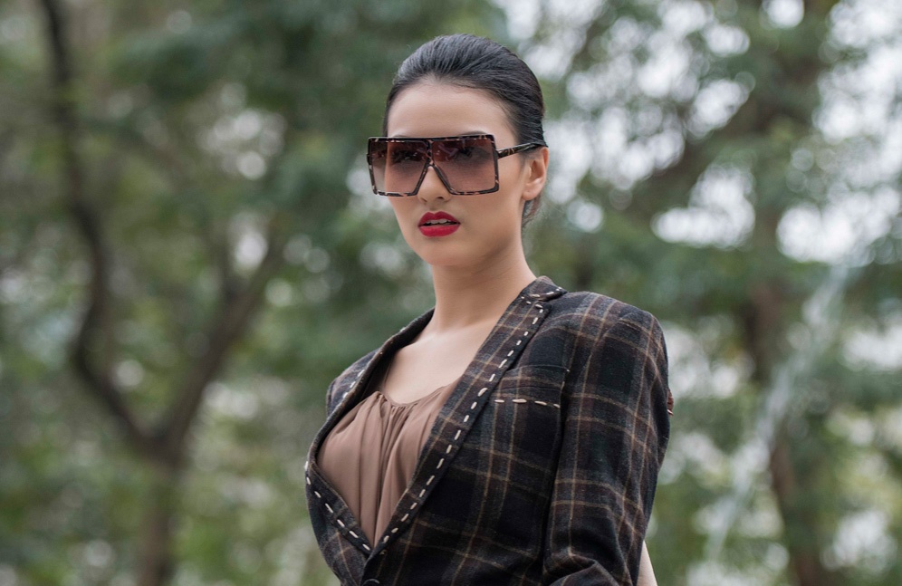 Hong Que, Kim Dung khac la trong man trinh dien BST lay cam hung 1980 hinh anh