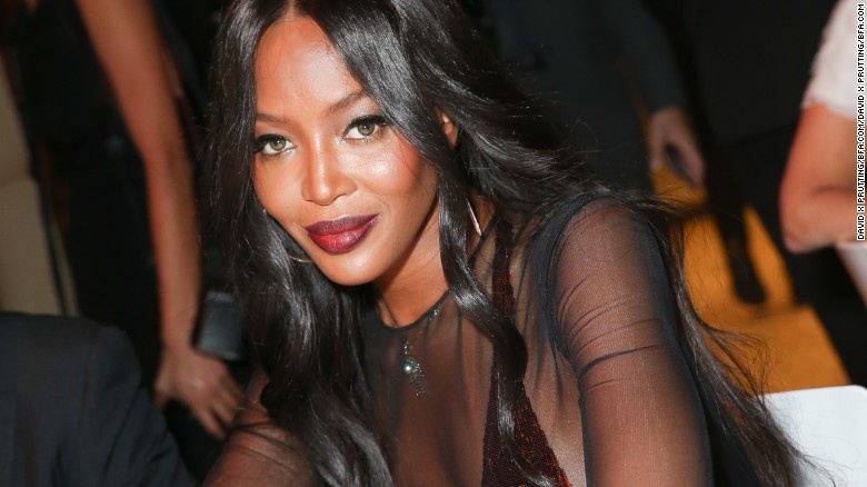 'Bao den lang mot' Naomi Campbell tro thanh bieu tuong thoi trang 2018 hinh anh