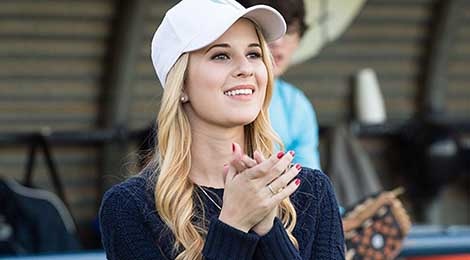 Nhan sac nu dien vien Disney 22 tuoi lam tro ly cua Nha Trang hinh anh