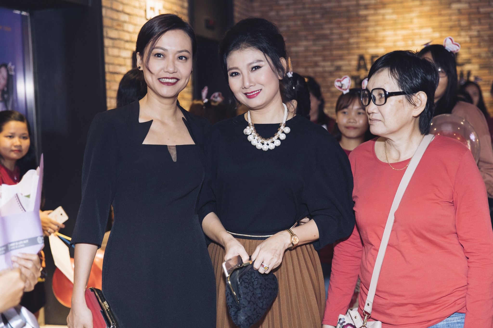 Hoài Lâm tới trễ ra mắt phim Yêu em bất chấp  ảnh 7 Hoai Lam toi tre ra mat phim Yeu em bat chap anh 7