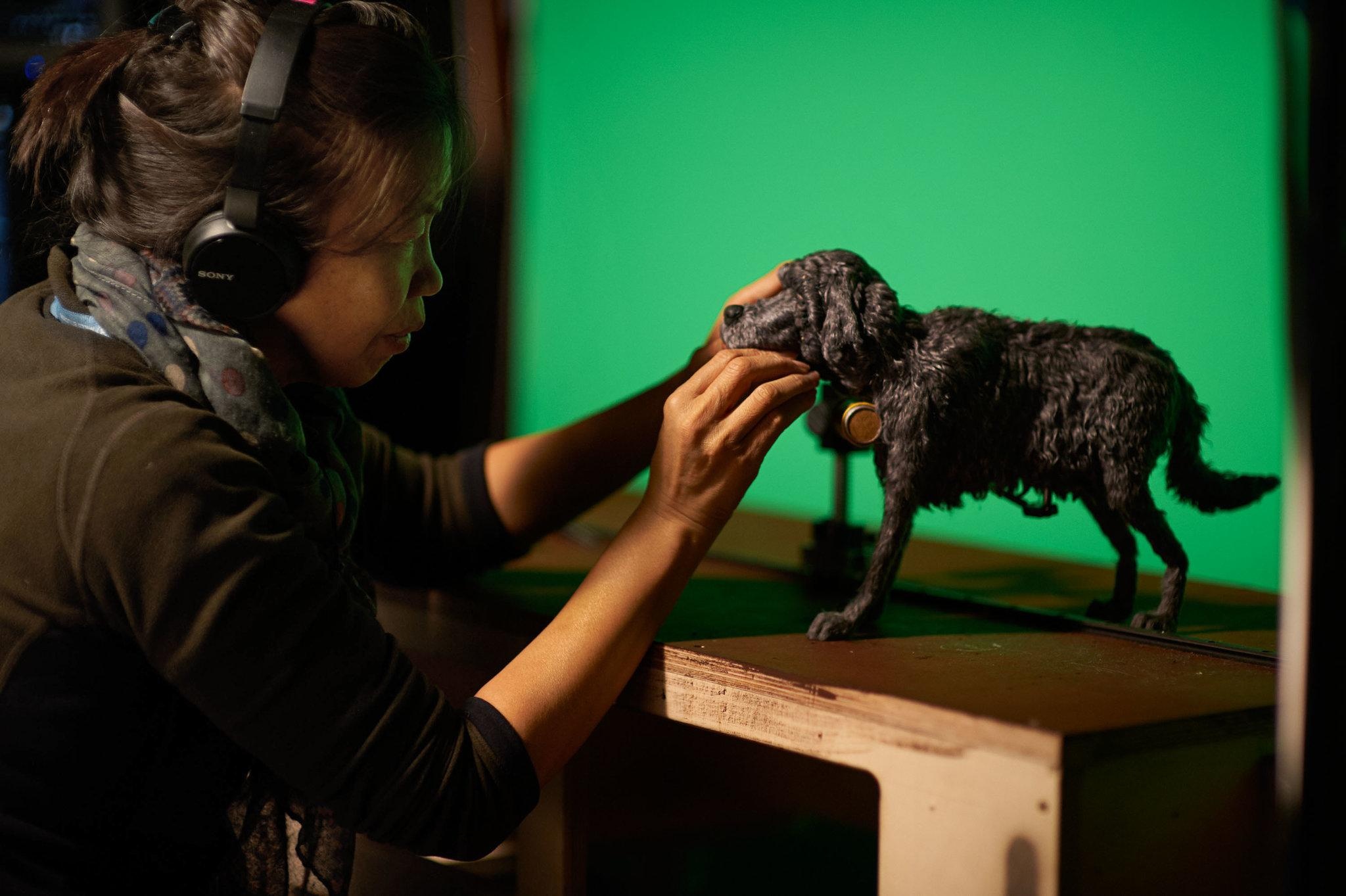 Can canh qua trinh tao ra nhung chu cho trong sieu pham 'Isle of Dogs' hinh anh