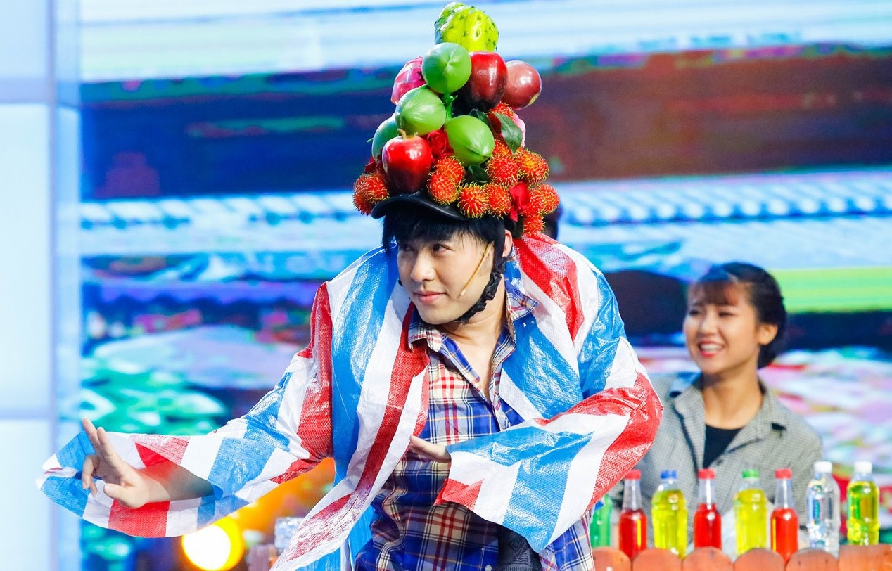 Akira Phan gia gai khien Viet Trinh nghi ngo gioi tinh hinh anh