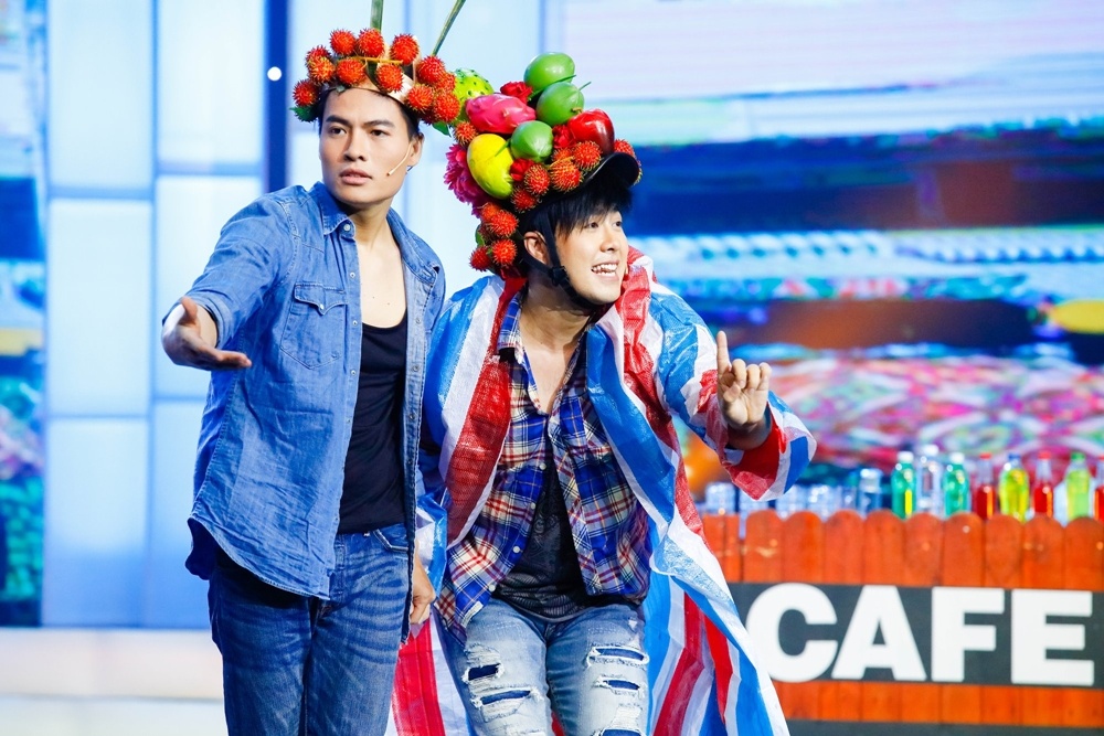 Akira Phan thi Cặp đôi hài hước  ảnh 1 Akira Phan thi Cap doi hai huoc anh 1